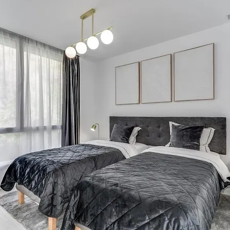 Oceana Townhouse - Cozy 3 Bed Home!