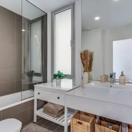Oceana Townhouse - Cozy 3 Bed Home! *