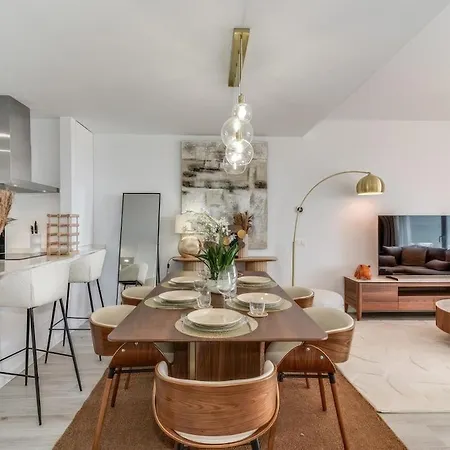 Oceana Townhouse - Cozy 3 Bed Home! 아파트 에스테포나