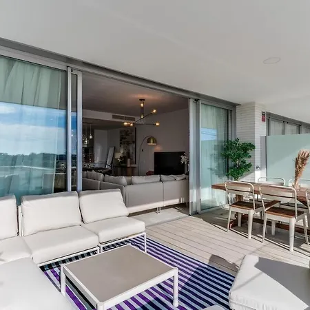 Oceana Townhouse - Cozy 3 Bed Home! 에스테포나
